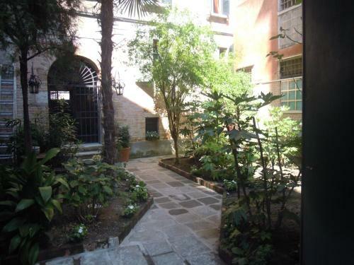 Hostal La Residenza 818