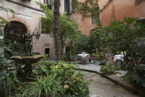 Hostal La Residenza 818