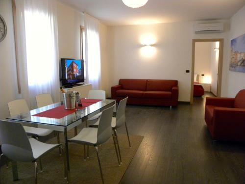 Venice Apartments Dante