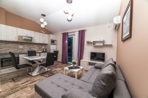 Hostal Milara Apartments