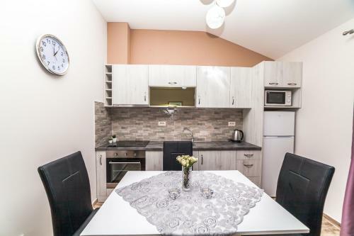 Hostal Milara Apartments