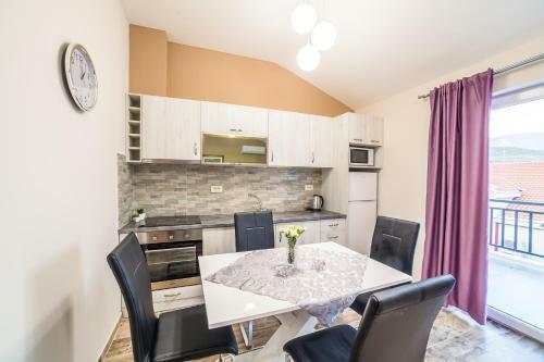 Hostal Milara Apartments