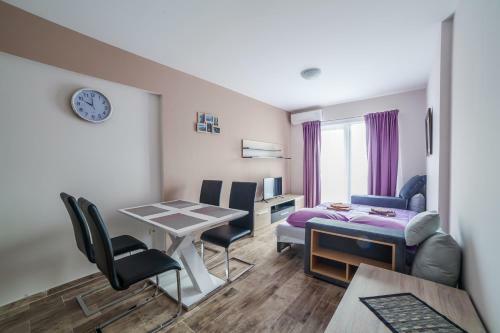 Hostal Milara Apartments