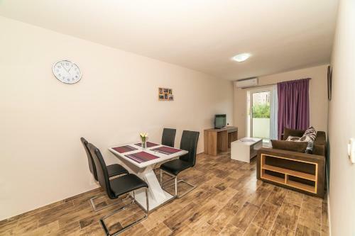 Hostal Milara Apartments