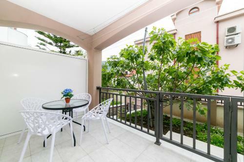 Hostal Milara Apartments