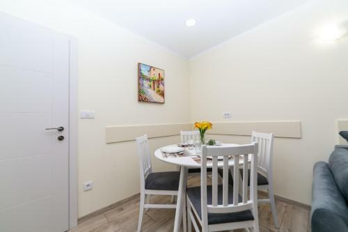 Hostal Milara Apartments