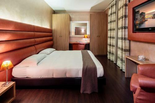 Base Hotel To Work