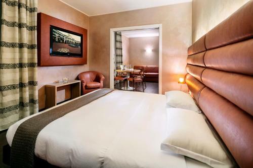 Base Hotel To Work