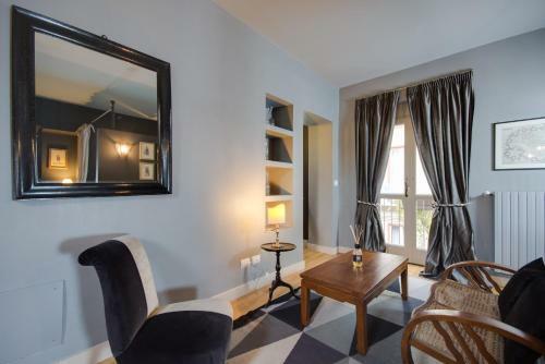 Porta Palace Apartments