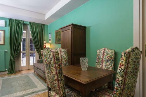 Porta Palace Apartments