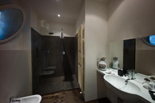 Hostal Palazzo Castiglioni Luxury Suites