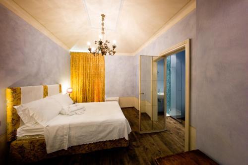 Hostal Palazzo Castiglioni Luxury Suites