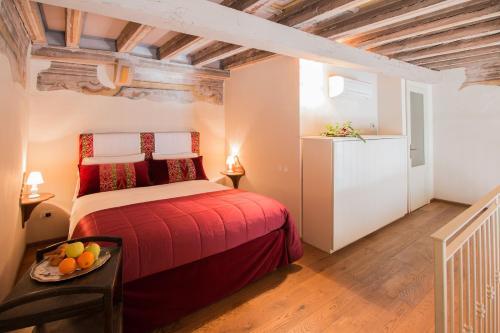 Hostal Palazzo Castiglioni Luxury Suites