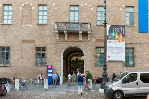 Hostal Palazzo Castiglioni Luxury Suites