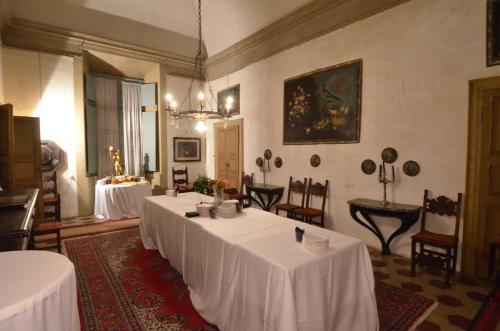 Hostal Palazzo Castiglioni Luxury Suites