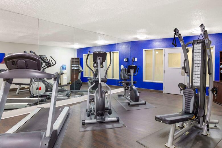 Hotel Comfort Suites Airport
