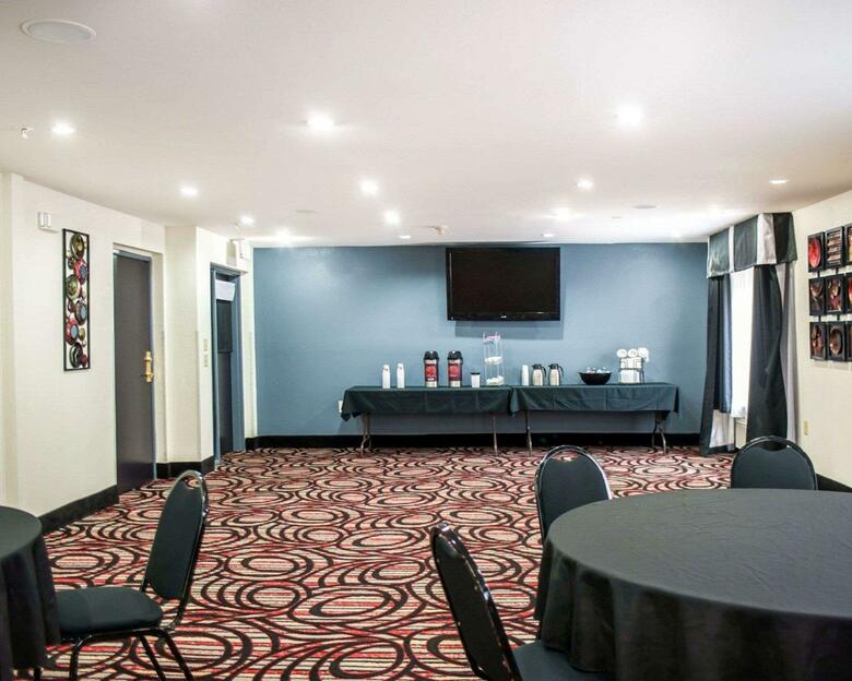 Hotel Comfort Suites Airport