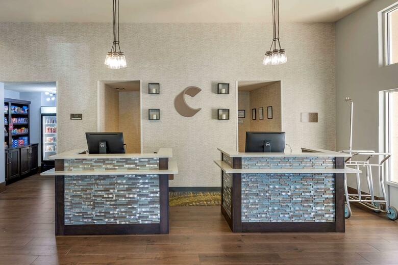Hotel Comfort Suites Airport