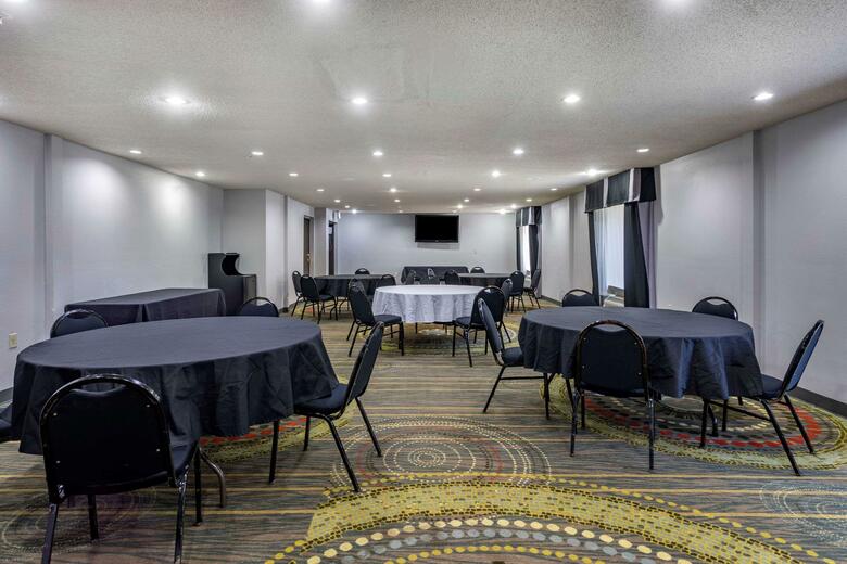 Hotel Comfort Suites Airport