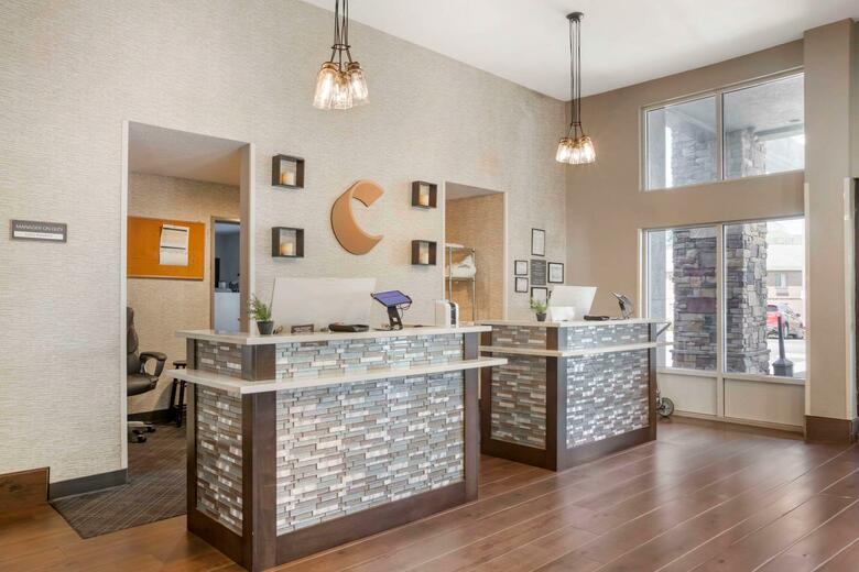Hotel Comfort Suites Airport