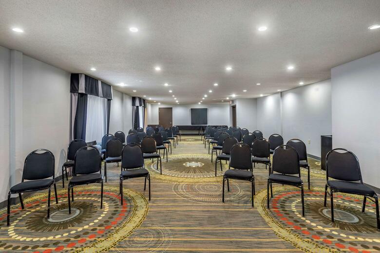 Hotel Comfort Suites Airport