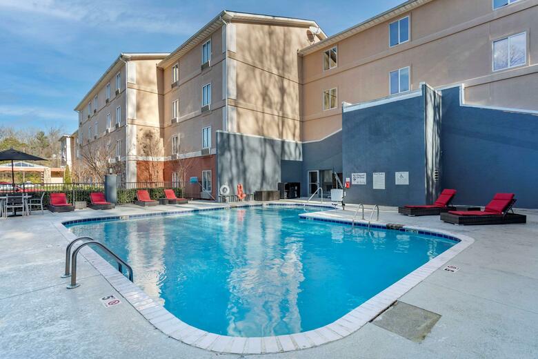 Hotel Comfort Suites Airport