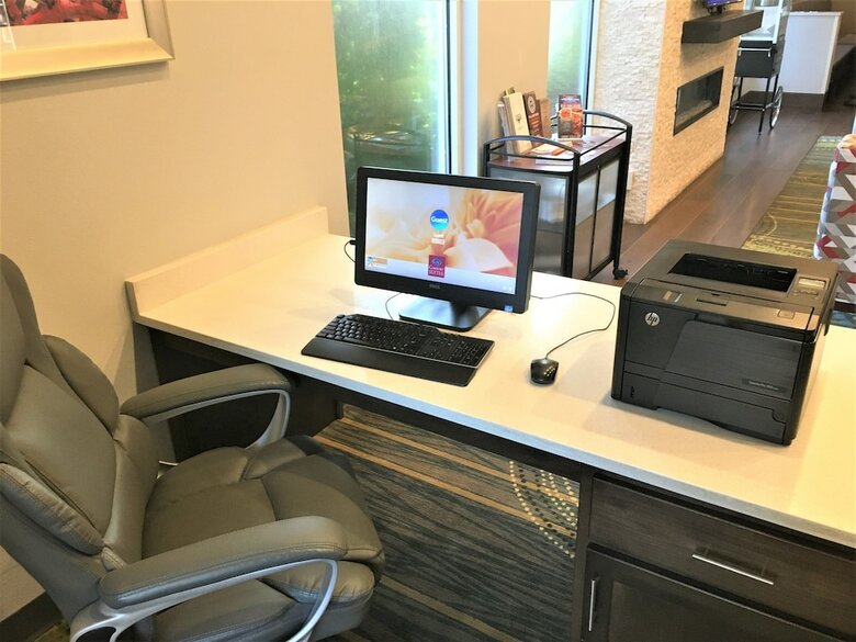 Hotel Comfort Suites Airport