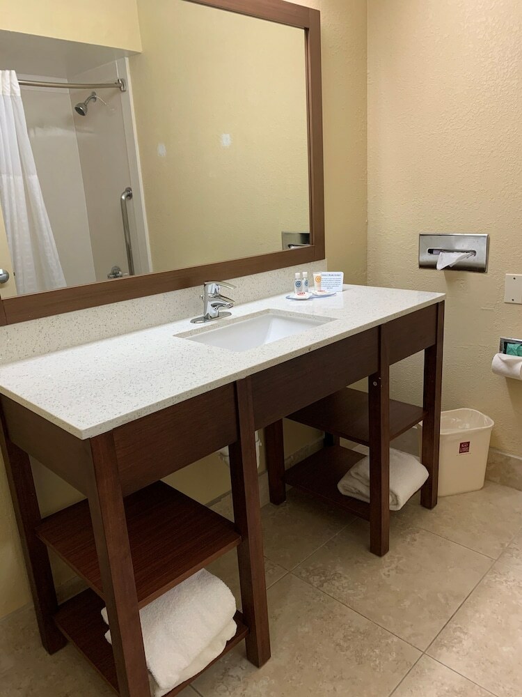 Hotel Comfort Suites Houston Bush Intercontinental