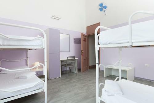 Hostel 7 Santi