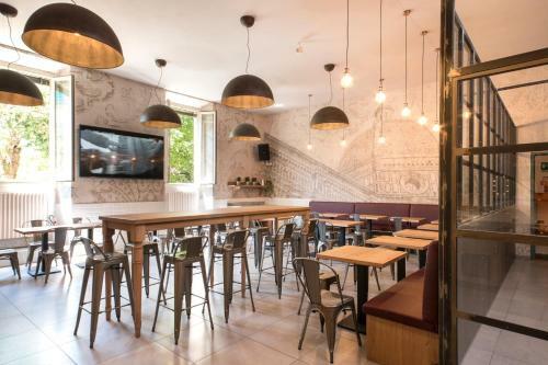 Hostel 7 Santi