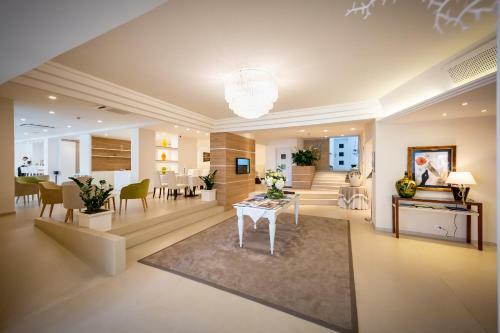 International Beach Hotel