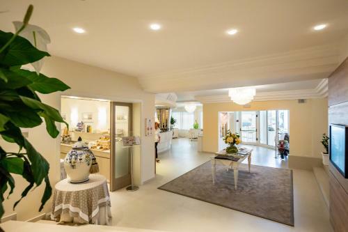 International Beach Hotel