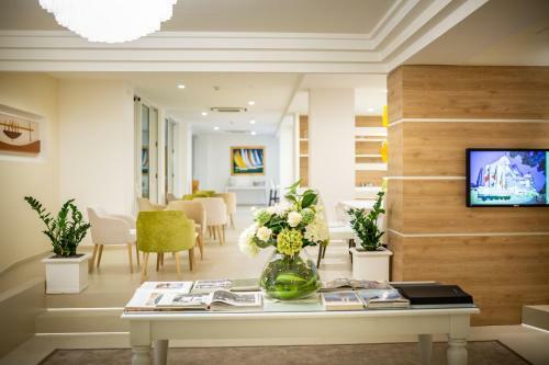 International Beach Hotel