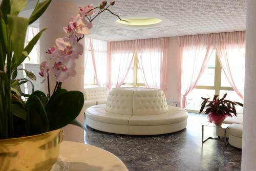 Hotel Embassy