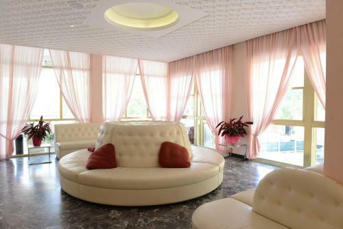 Hotel Embassy