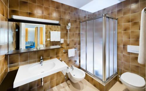 Hotel Famel�