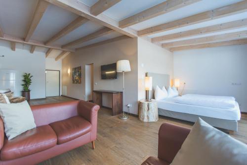 Hotel Famel�