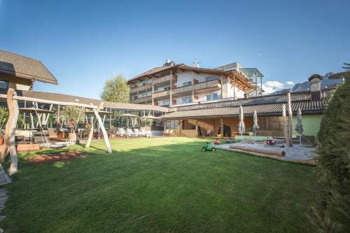 Hotel Famel�