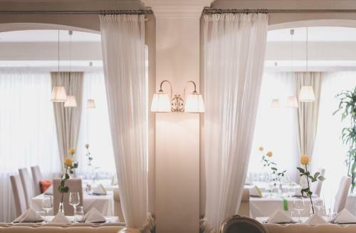 Hotel Famel�