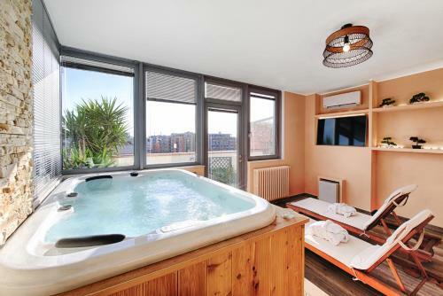Bed & Breakfast Penthouse Station Luxury Suites & Apartment