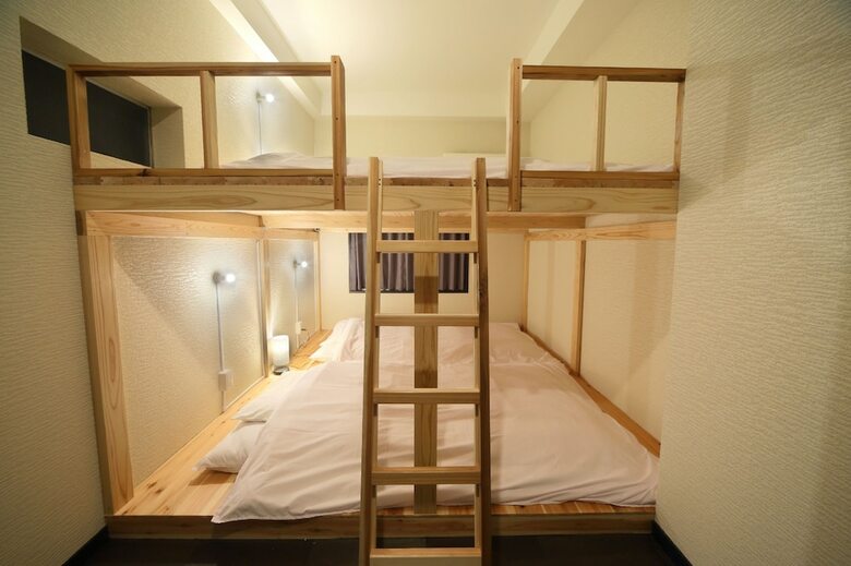 Hostal Ikidane House