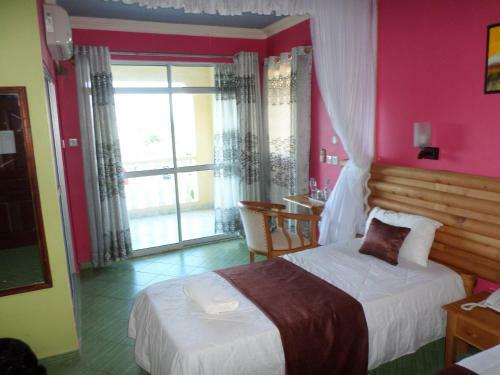 Hotel Pinebreeze Holiday Resort