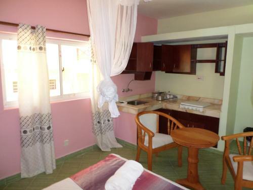 Hotel Pinebreeze Holiday Resort