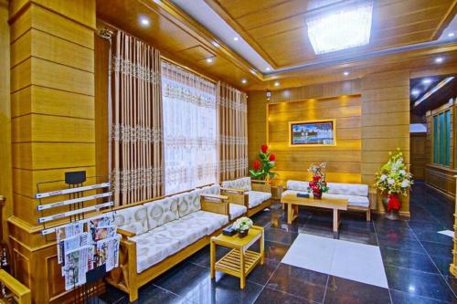 Myat Nan Yone Hotel (mny)