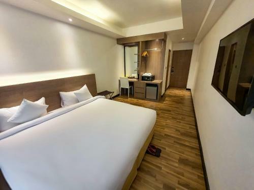 Hotel Clover Suites Royal Lake