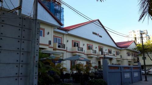 Hotel 9 Mile