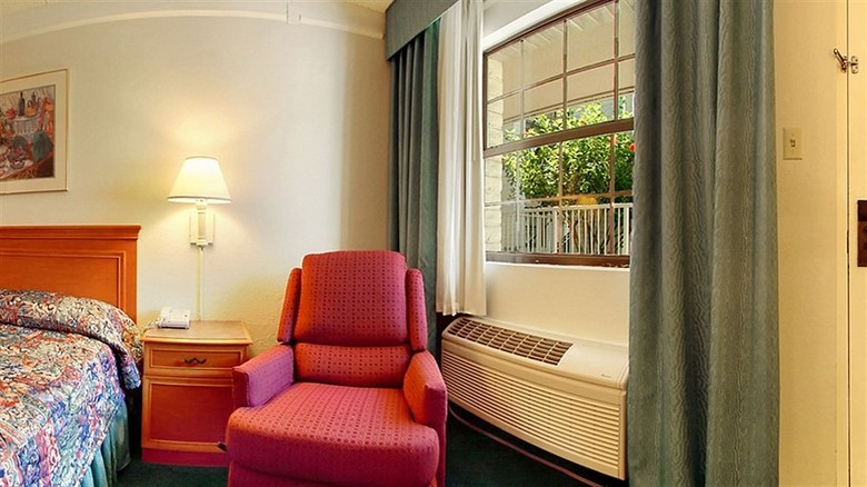 Hotel La Quinta Inn Airport West