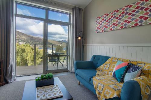 Stunning Lake Views Apartment