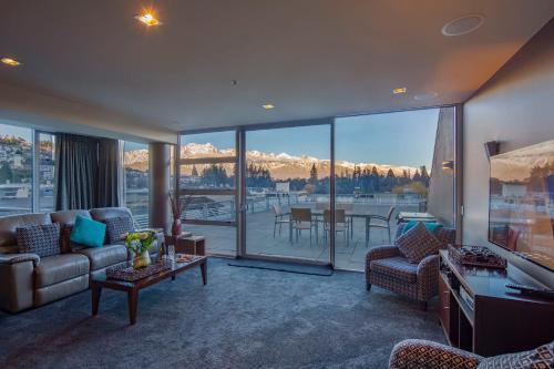 53 Shotover Apartment
