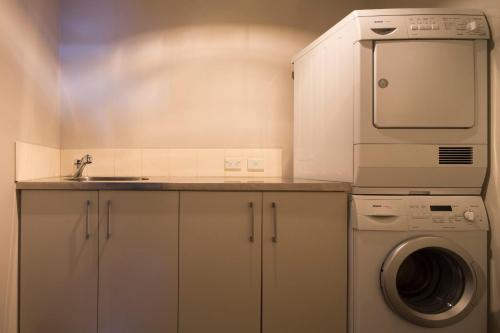 53 Shotover Apartment